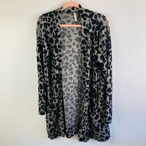 Beeson River Gray Animal Print Open Cardigan‎